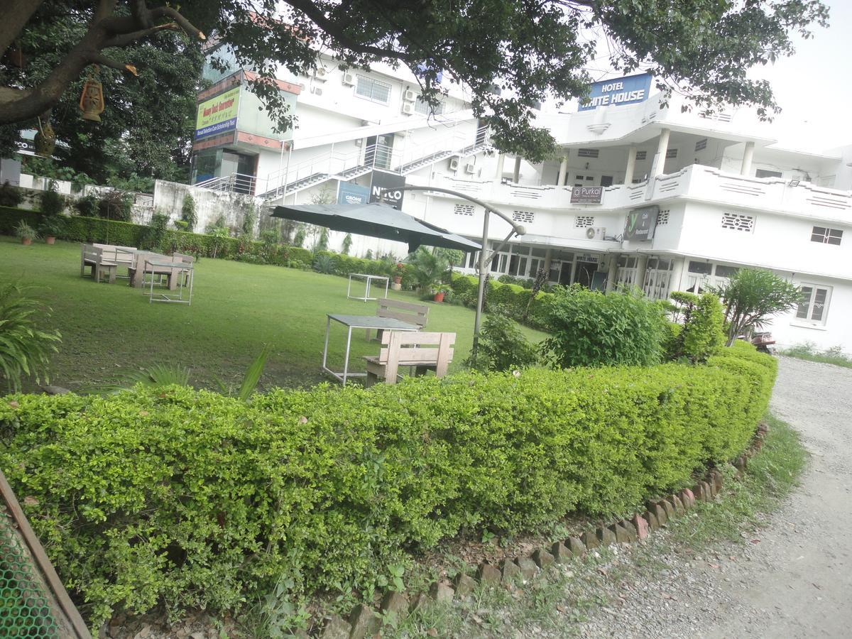 דהראדון Hotel White House מראה חיצוני תמונה